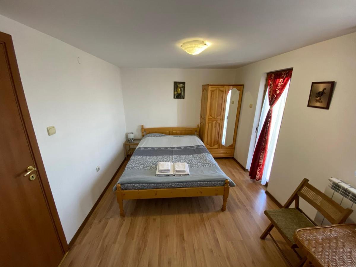 Gazde/Camere de închiriat Pontica