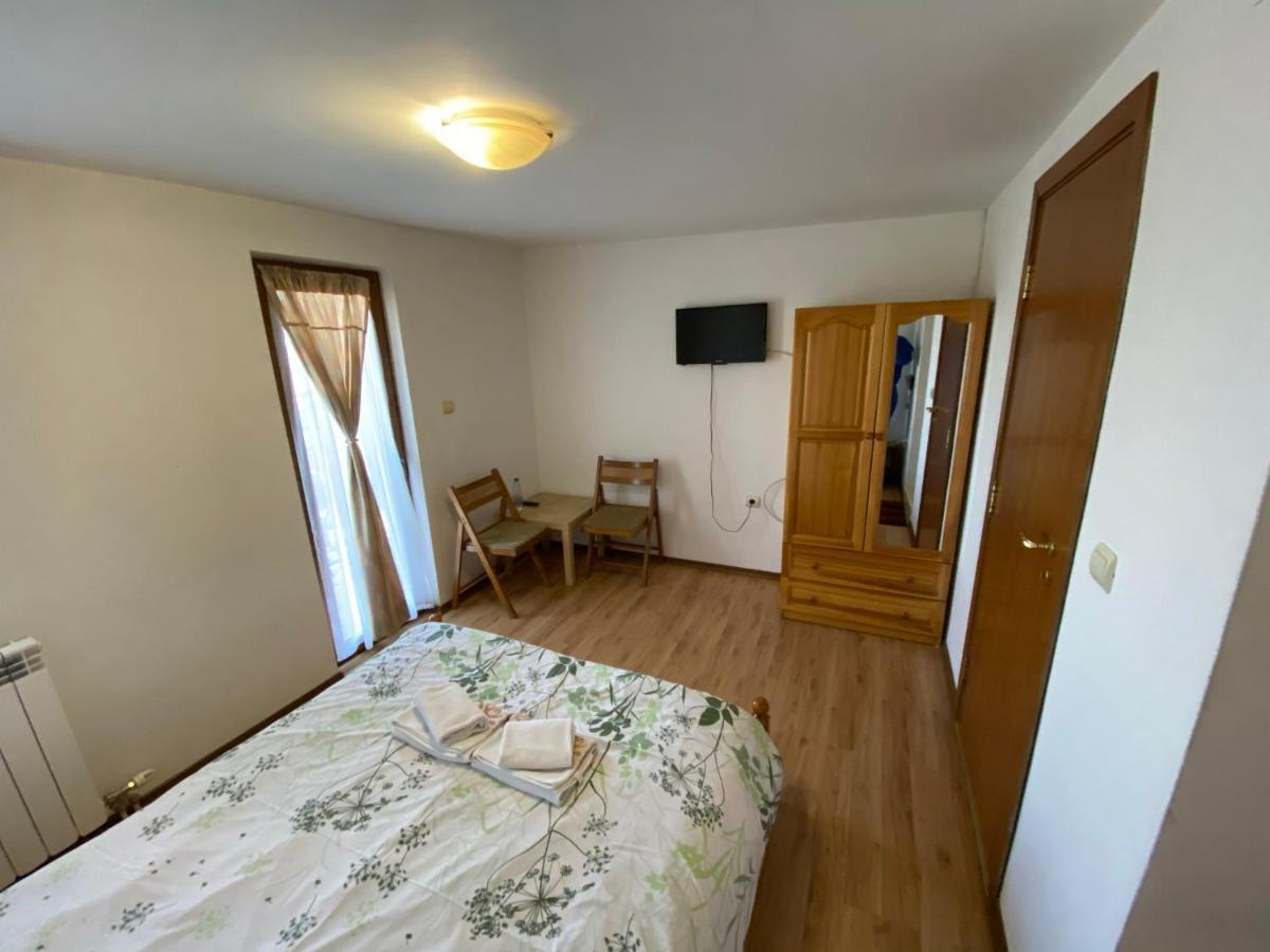 Gazde/Camere de închiriat Pontica