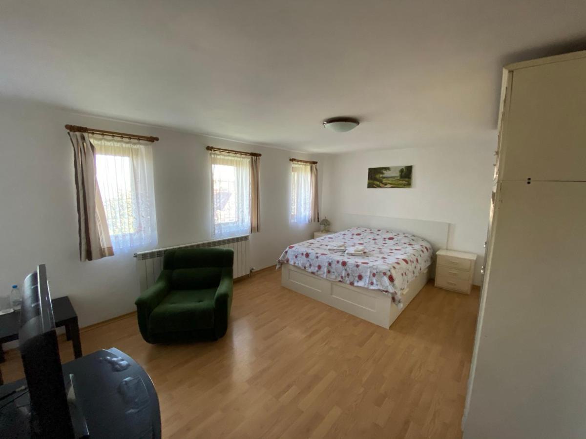 Pontica Gazde/Camere de închiriat